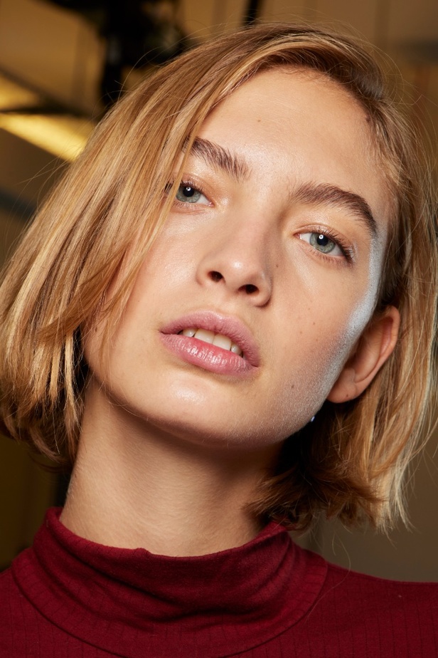 إنذار للبشرية وتحية للملكة في مجموعة JW Anderson لربيع وصيف 2023