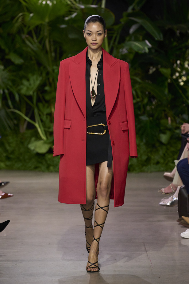 من مجموعة مايكل كورس لربيع وصيف 2023