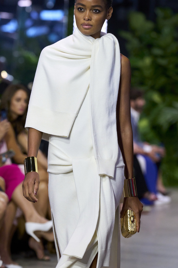 مجموعة مايكل كورس لموسم ربيع وصيف 2023