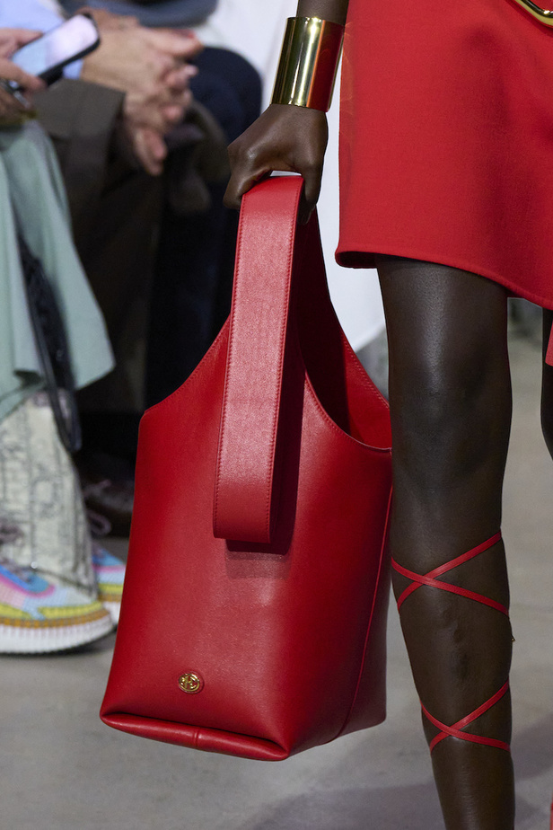 مجموعة مايكل كورس لموسم ربيع وصيف 2023