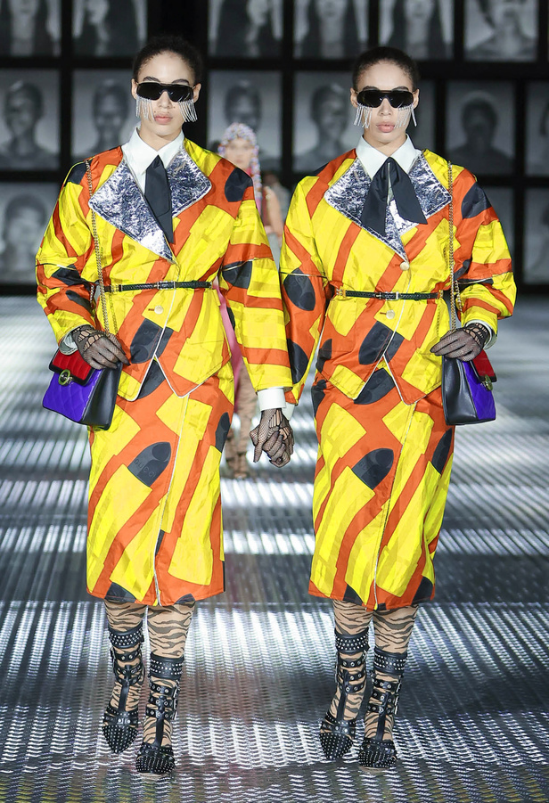مجموعة Gucci تنقلنا إلى عالم Twinsburg: توأمة في الأناقة والعصرية 