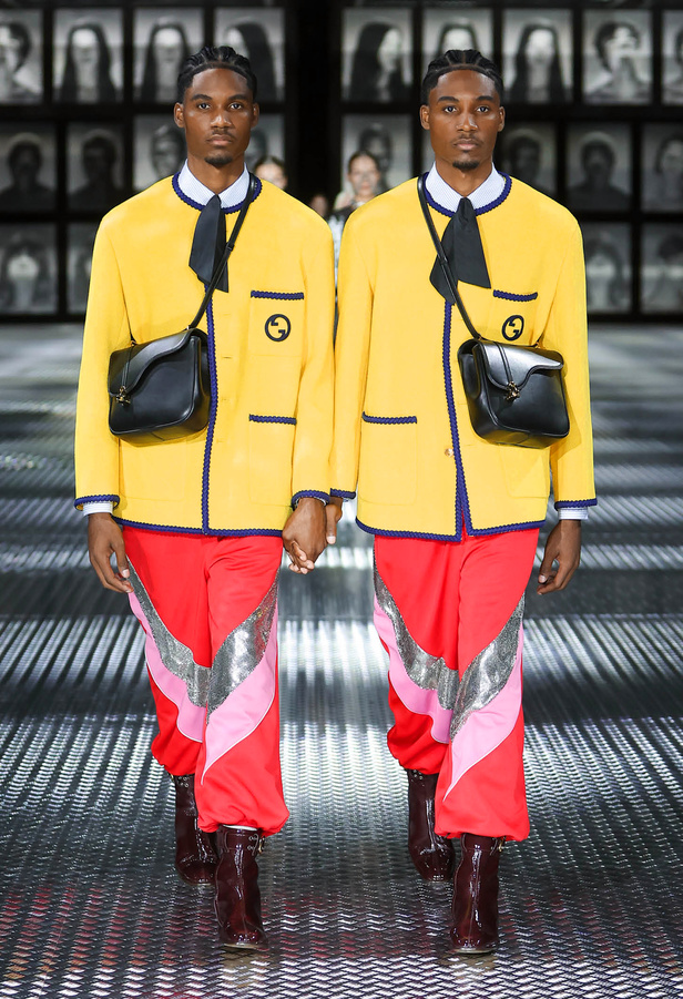 مجموعة Gucci تنقلنا إلى عالم Twinsburg: توأمة في الأناقة والعصرية 