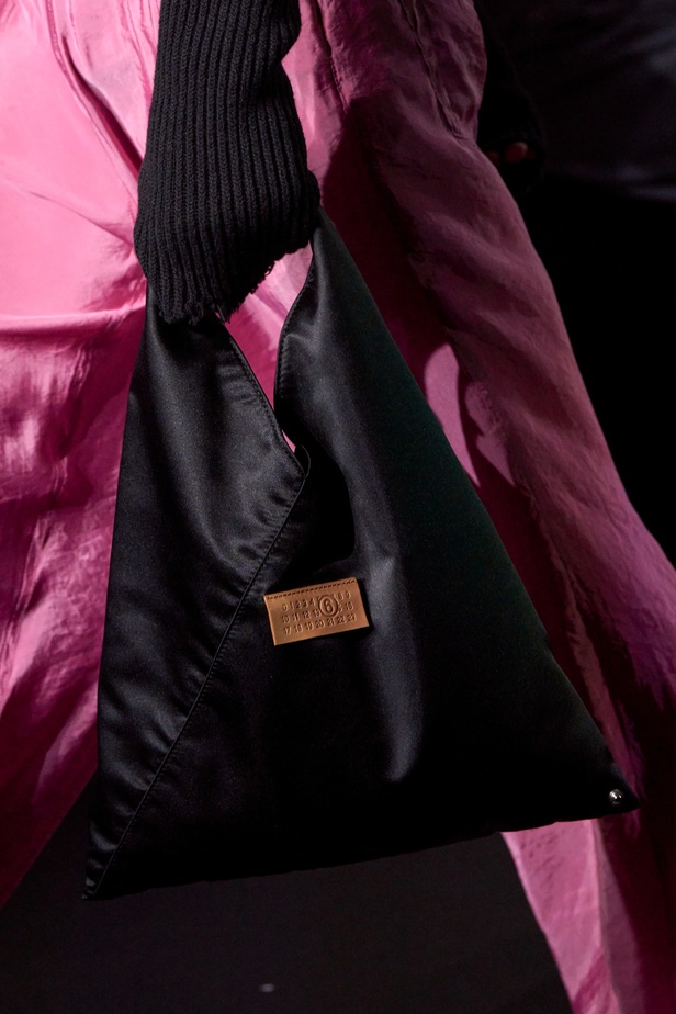 عرض أزياء MM6 Maison Margiela لربيع وصيف 2023 للمرأة التي تهوى المغامرة 