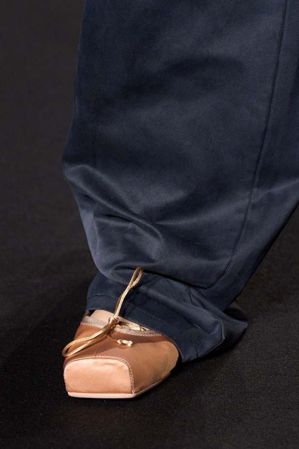 عرض أزياء MM6 Maison Margiela لربيع وصيف 2023 للمرأة التي تهوى المغامرة 