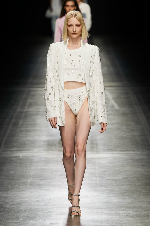 مجموعة MSGM لربيع 2023 وعد بالحبّ من خلال الموضة