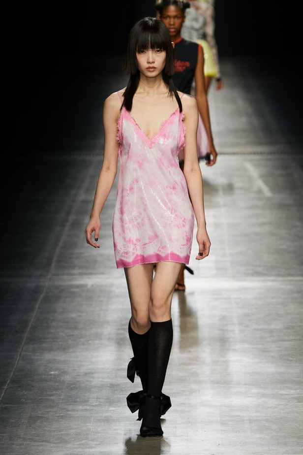 مجموعة MSGM لربيع 2023 وعد بالحبّ من خلال الموضة