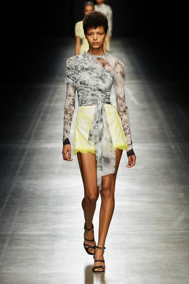 مجموعة MSGM لربيع 2023 وعد بالحبّ من خلال الموضة