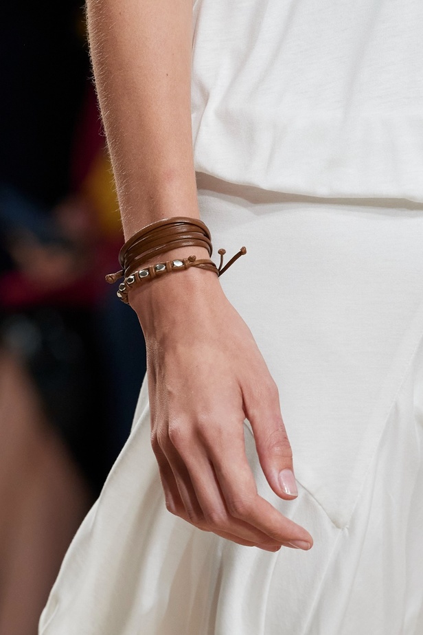 مجموعة Isabel Marant لربيع 2023 تبعث الدفء في أجواء باريس الباردة