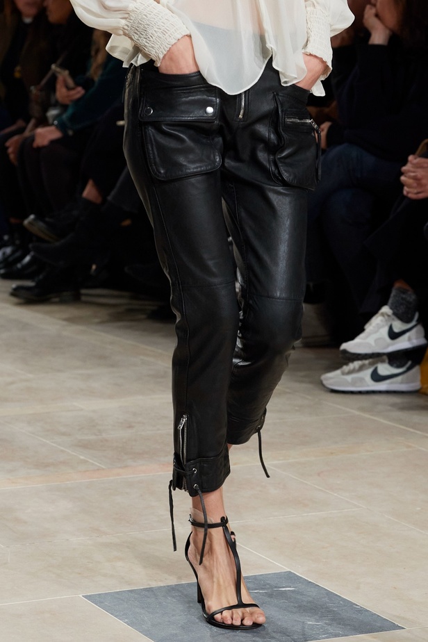 مجموعة Isabel Marant لربيع 2023 تبعث الدفء في أجواء باريس الباردة