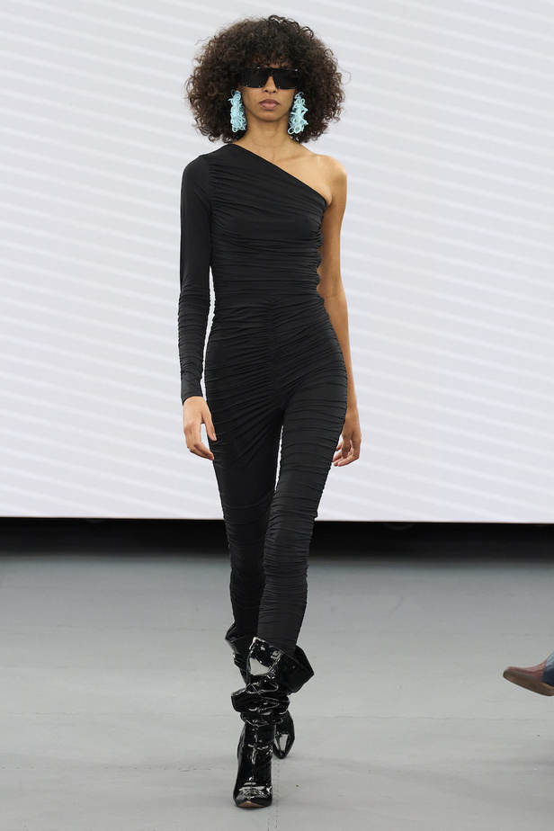 من مجموعة مارك فاست لموسم ربيع وصيف 2023