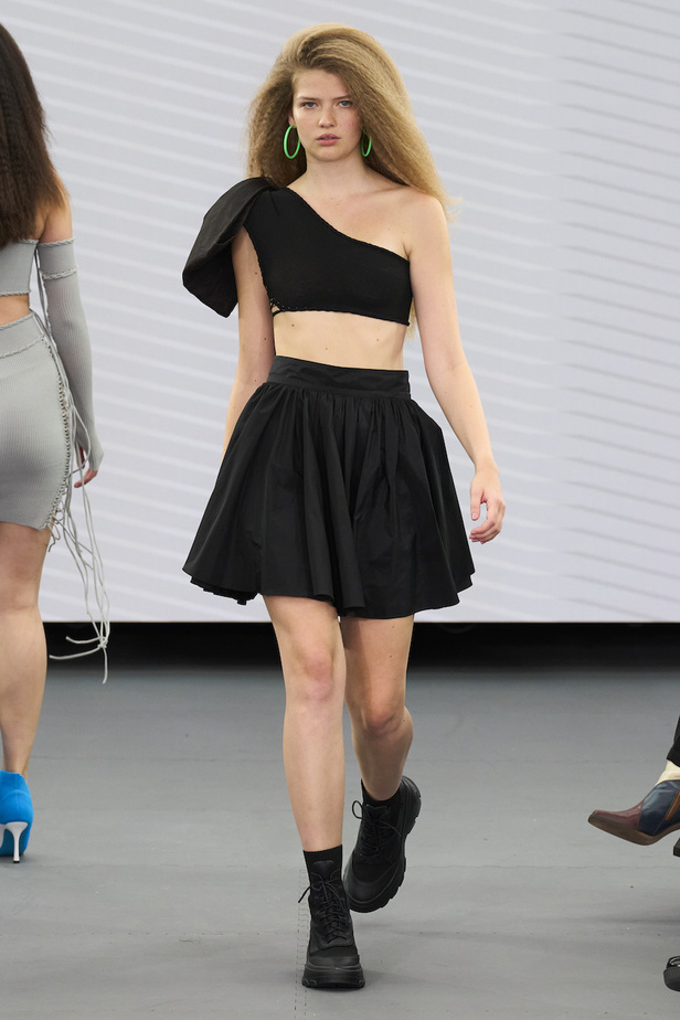 من مجموعة مارك فاست لموسم ربيع وصيف 2023