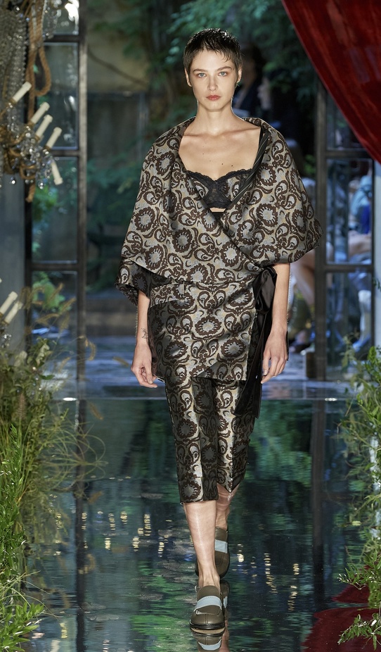 مجموعة Antonio Marras لربيع وصيف 2023.. جرأة النقشات وبريق الأقمشة