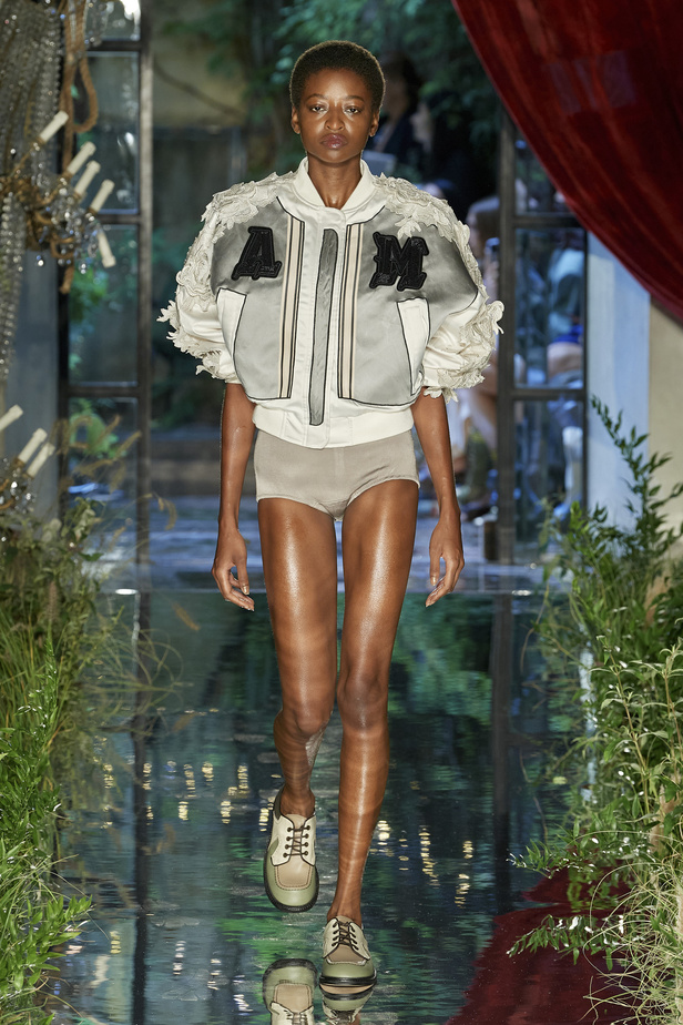 مجموعة Antonio Marras لربيع وصيف 2023.. جرأة النقشات وبريق الأقمشة