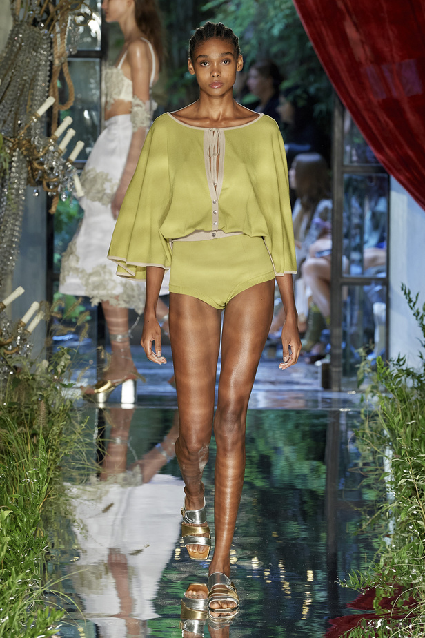 مجموعة Antonio Marras لربيع وصيف 2023.. جرأة النقشات وبريق الأقمشة