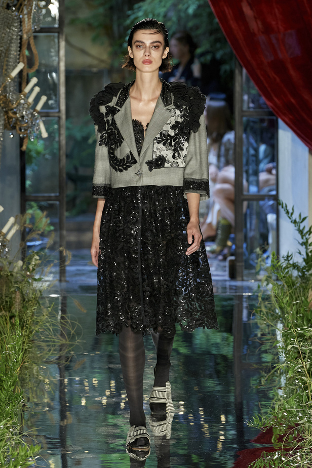 مجموعة Antonio Marras لربيع وصيف 2023.. جرأة النقشات وبريق الأقمشة