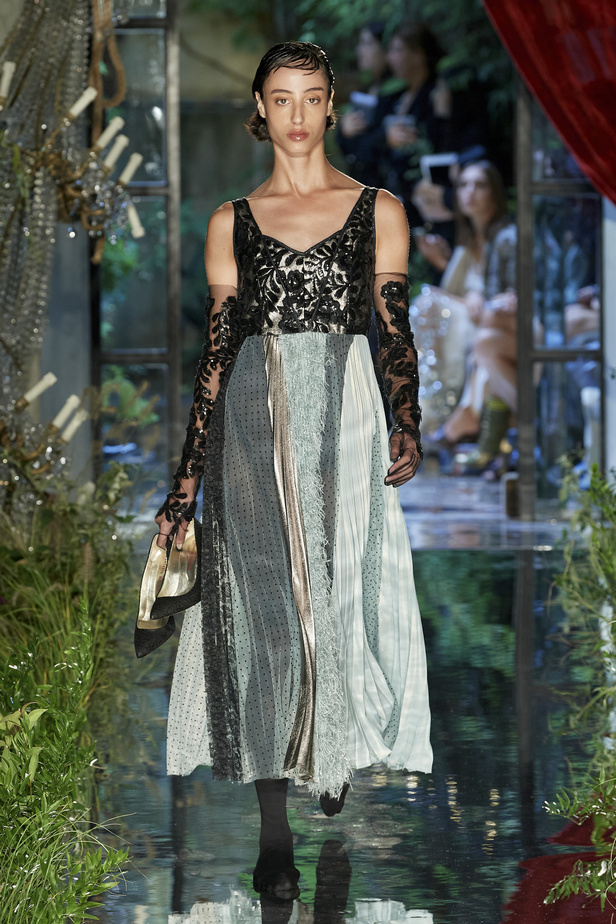 مجموعة Antonio Marras لربيع وصيف 2023.. جرأة النقشات وبريق الأقمشة