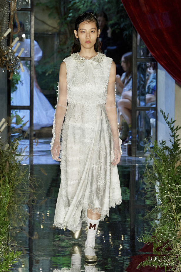 مجموعة Antonio Marras لربيع وصيف 2023.. جرأة النقشات وبريق الأقمشة