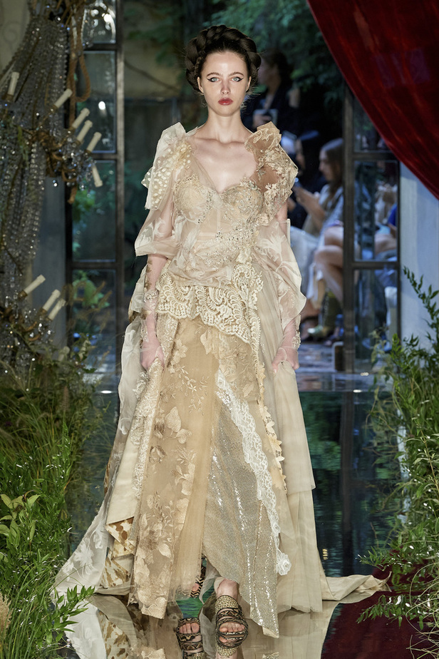 مجموعة Antonio Marras لربيع وصيف 2023.. جرأة النقشات وبريق الأقمشة