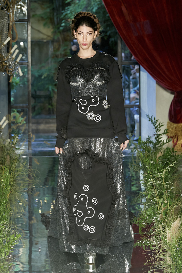 مجموعة Antonio Marras لربيع وصيف 2023.. جرأة النقشات وبريق الأقمشة