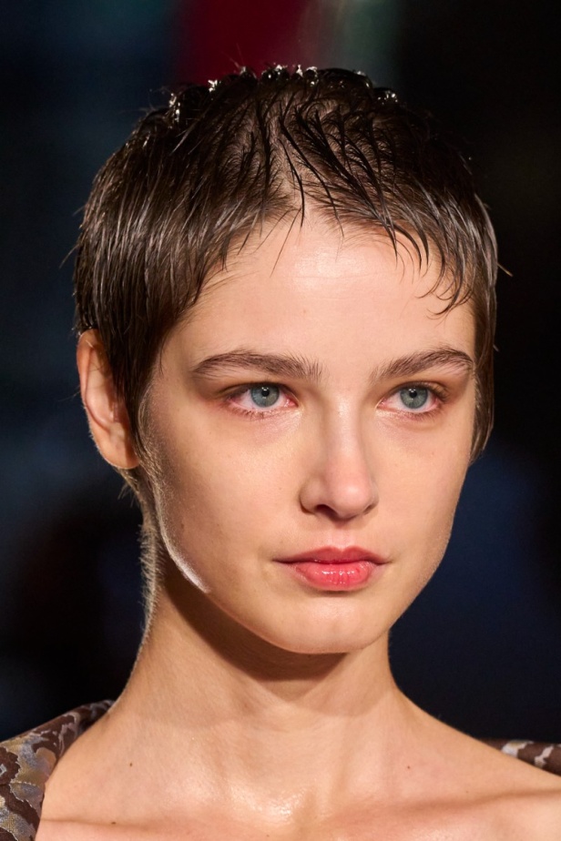 مجموعة Antonio Marras لربيع وصيف 2023.. جرأة النقشات وبريق الأقمشة