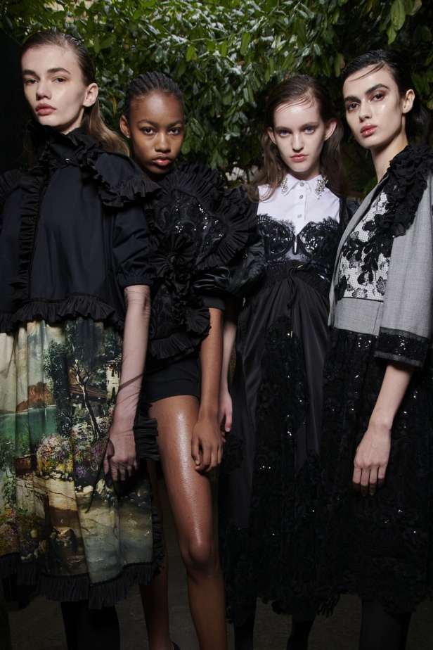 مجموعة Antonio Marras لربيع وصيف 2023.. جرأة النقشات وبريق الأقمشة