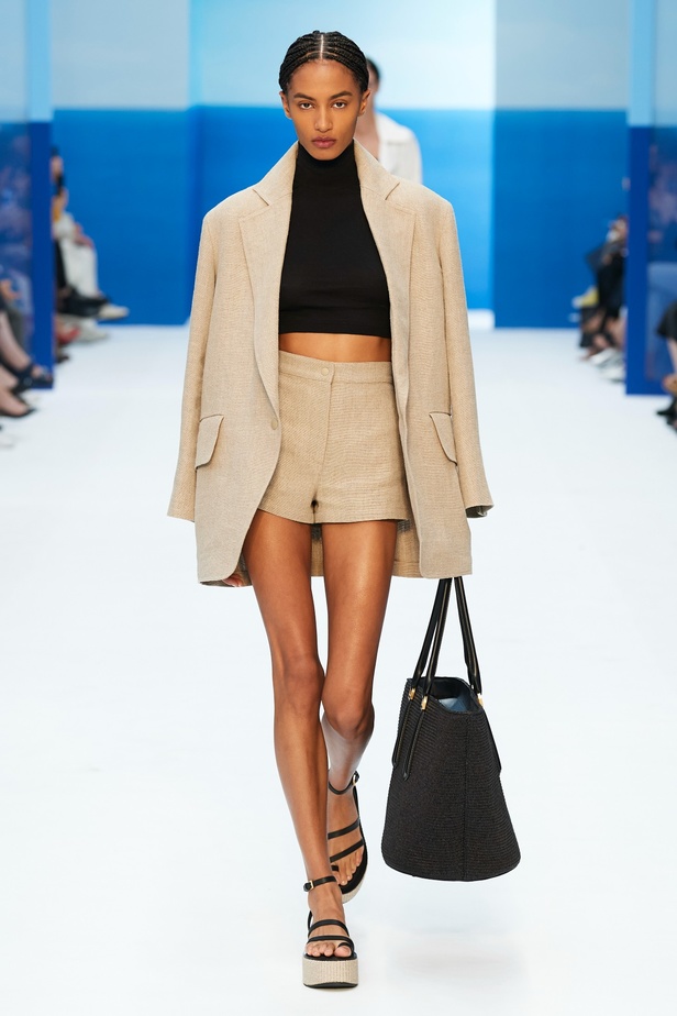 مجموعة Max Mara لموسم ربيع وصيف 2023  تستعرض مفهومي الأنوثة الجديدة والشجاعة