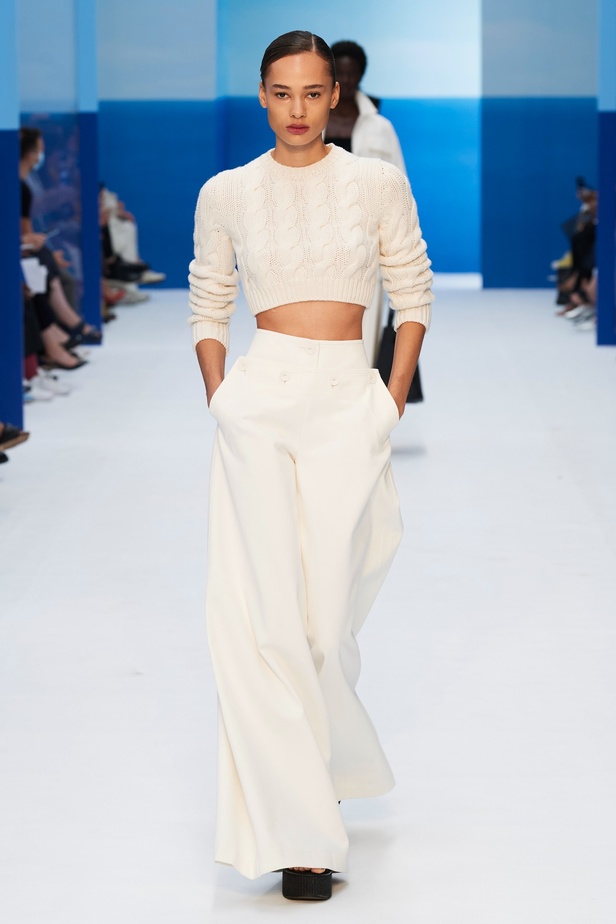 مجموعة Max Mara لموسم ربيع وصيف 2023  تستعرض مفهومي الأنوثة الجديدة والشجاعة