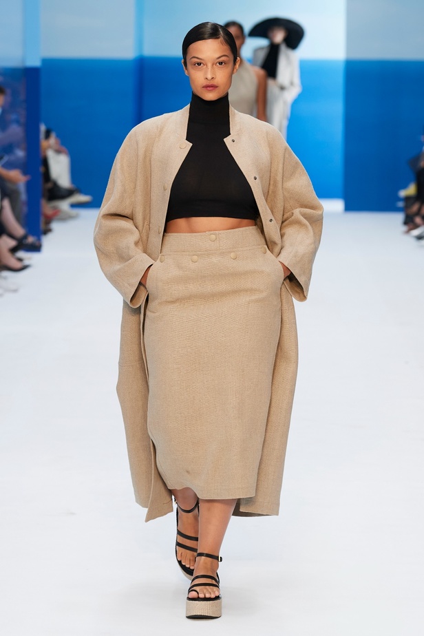 مجموعة Max Mara لموسم ربيع وصيف 2023  تستعرض مفهومي الأنوثة الجديدة والشجاعة