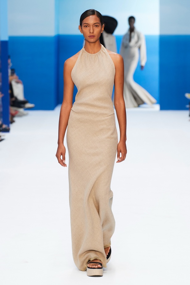 مجموعة Max Mara لموسم ربيع وصيف 2023  تستعرض مفهومي الأنوثة الجديدة والشجاعة