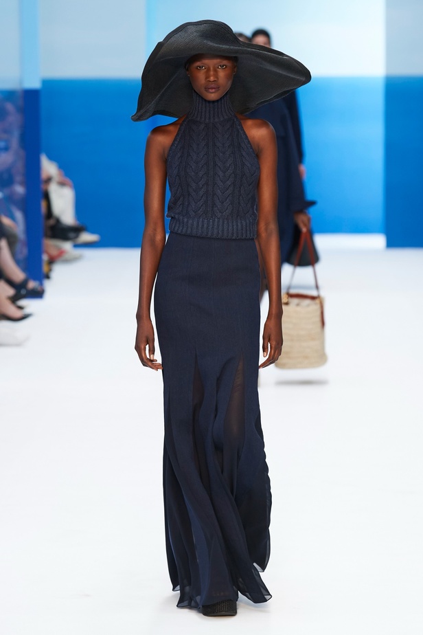 مجموعة Max Mara لموسم ربيع وصيف 2023  تستعرض مفهومي الأنوثة الجديدة والشجاعة