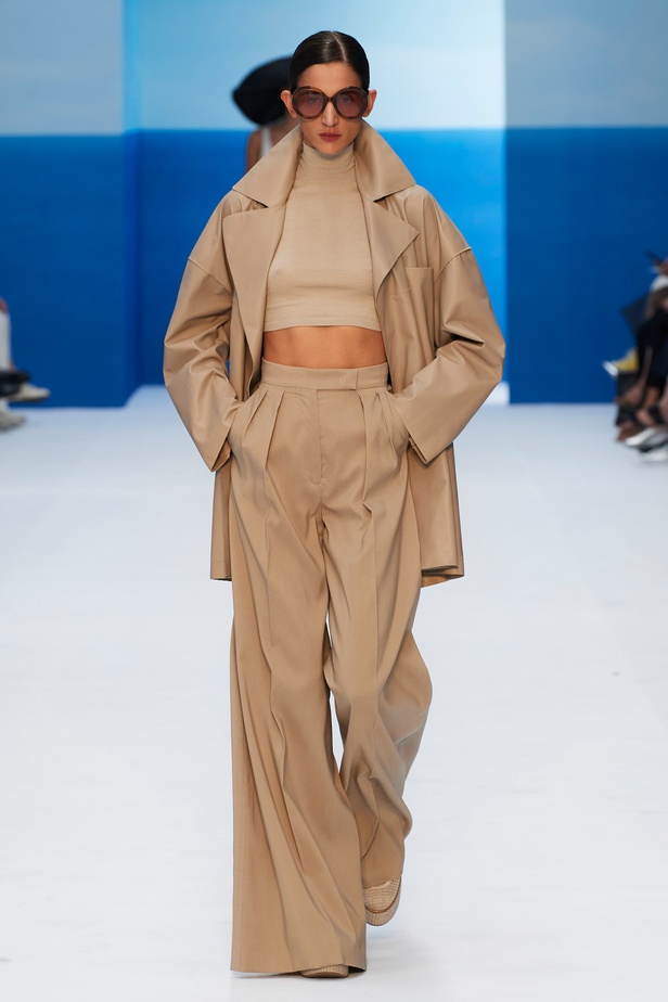 مجموعة Max Mara لموسم ربيع وصيف 2023  تستعرض مفهومي الأنوثة الجديدة والشجاعة