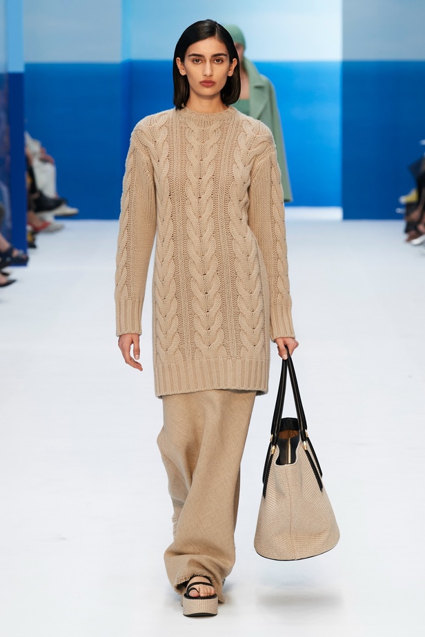 مجموعة Max Mara لموسم ربيع وصيف 2023  تستعرض مفهومي الأنوثة الجديدة والشجاعة