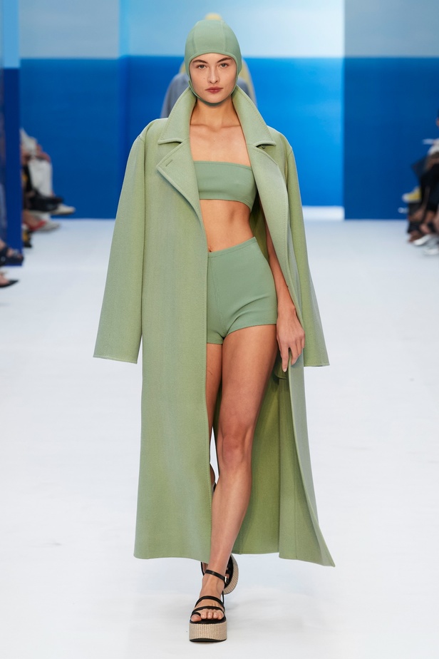 مجموعة Max Mara لموسم ربيع وصيف 2023  تستعرض مفهومي الأنوثة الجديدة والشجاعة