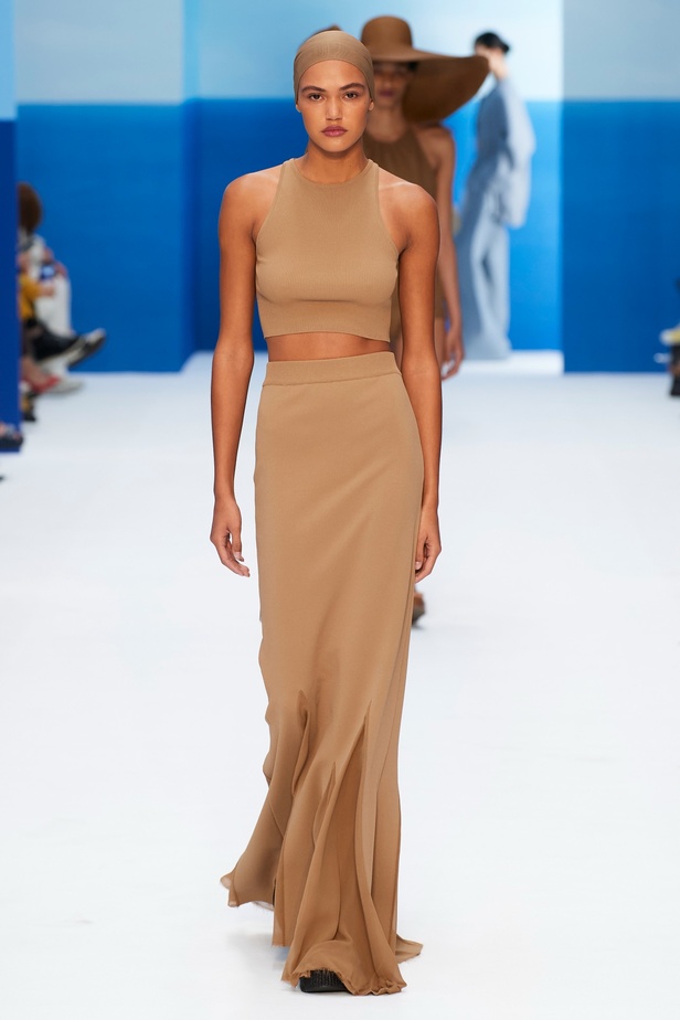 مجموعة Max Mara لموسم ربيع وصيف 2023  تستعرض مفهومي الأنوثة الجديدة والشجاعة