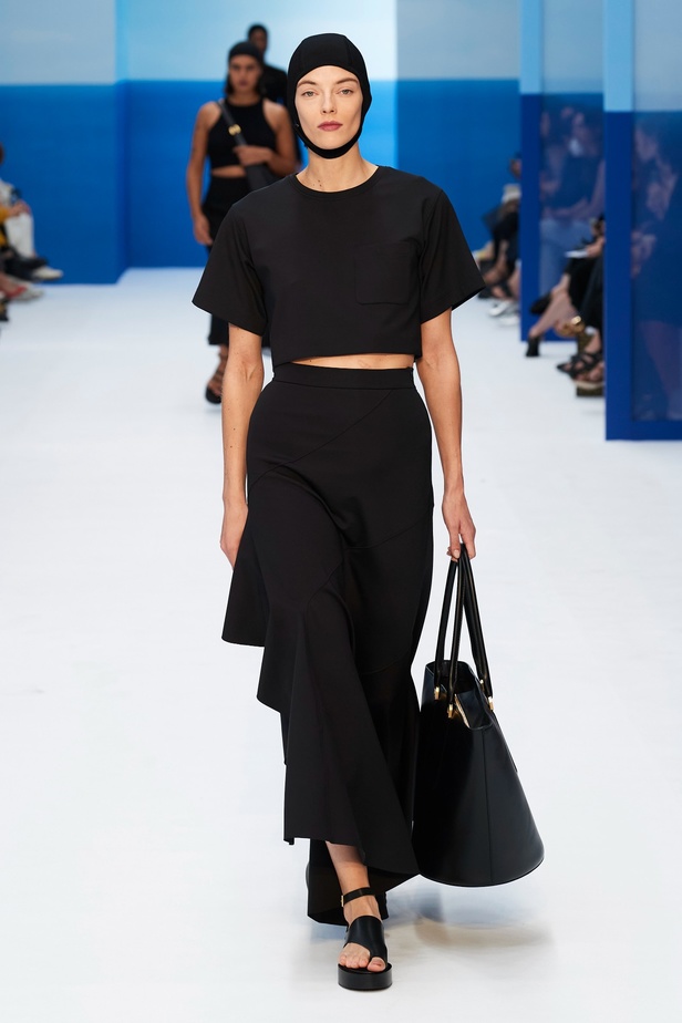 مجموعة Max Mara لموسم ربيع وصيف 2023  تستعرض مفهومي الأنوثة الجديدة والشجاعة