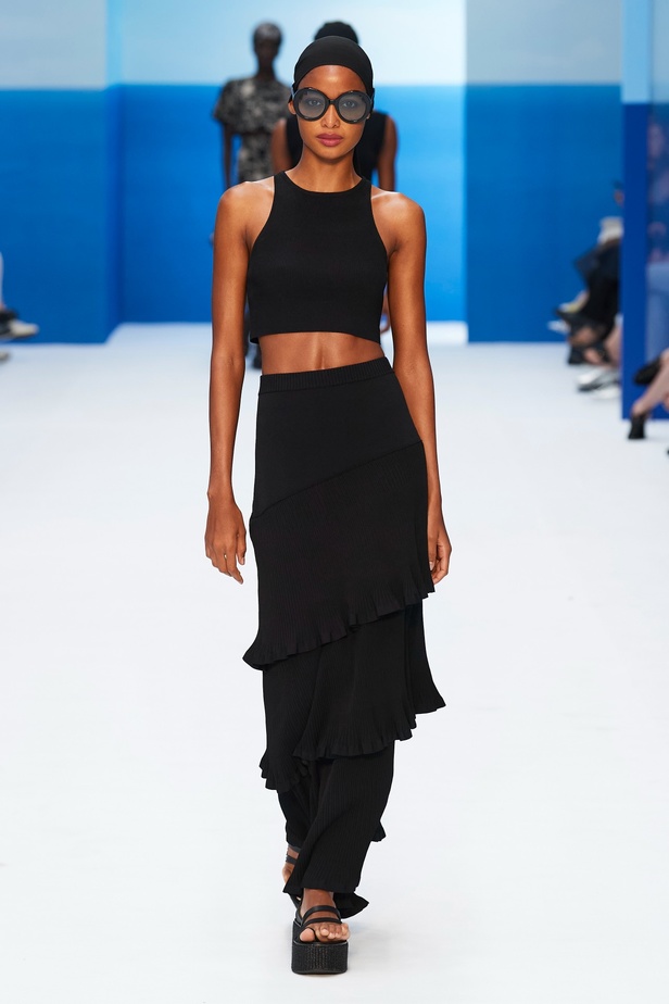 مجموعة Max Mara لموسم ربيع وصيف 2023  تستعرض مفهومي الأنوثة الجديدة والشجاعة