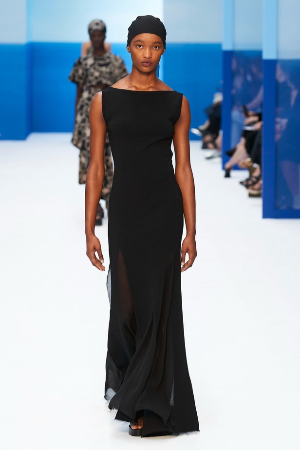 مجموعة Max Mara لموسم ربيع وصيف 2023  تستعرض مفهومي الأنوثة الجديدة والشجاعة