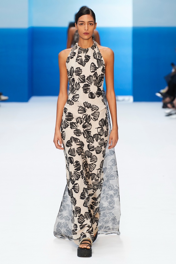 مجموعة Max Mara لموسم ربيع وصيف 2023  تستعرض مفهومي الأنوثة الجديدة والشجاعة