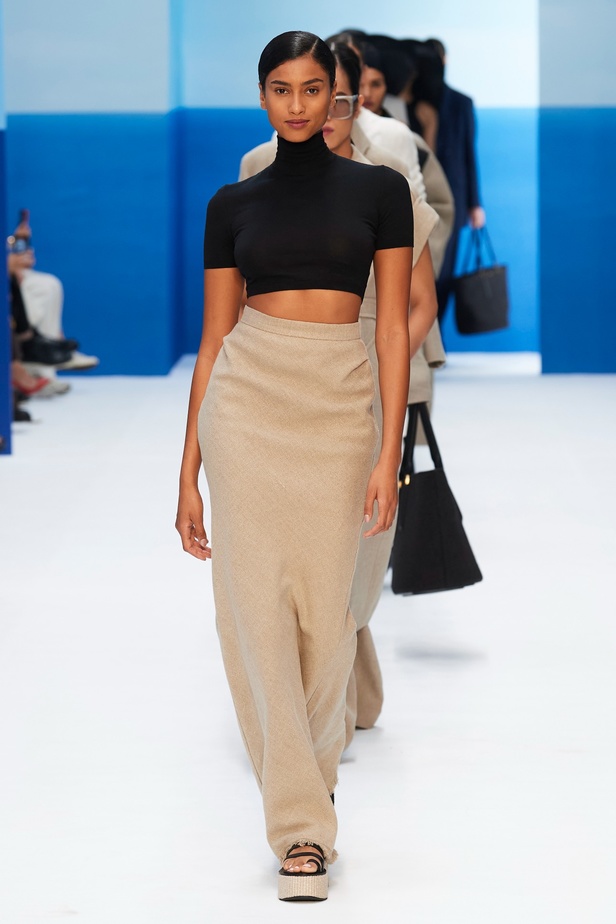 مجموعة Max Mara لموسم ربيع وصيف 2023  تستعرض مفهومي الأنوثة الجديدة والشجاعة