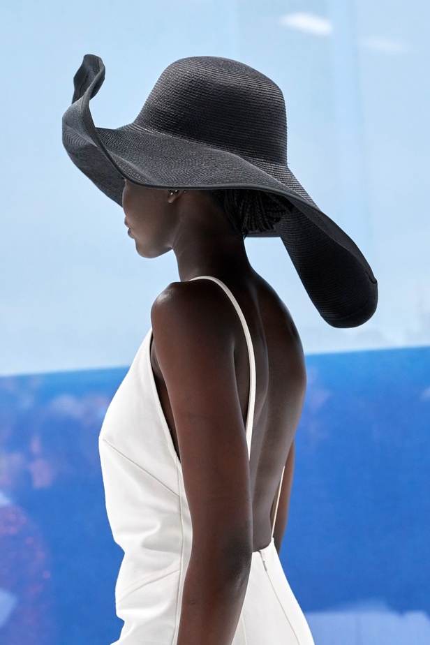 مجموعة Max Mara لموسم ربيع وصيف 2023  تستعرض مفهومي الأنوثة الجديدة والشجاعة