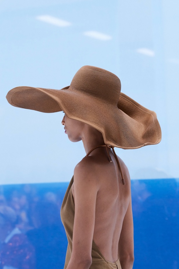 مجموعة Max Mara لموسم ربيع وصيف 2023  تستعرض مفهومي الأنوثة الجديدة والشجاعة