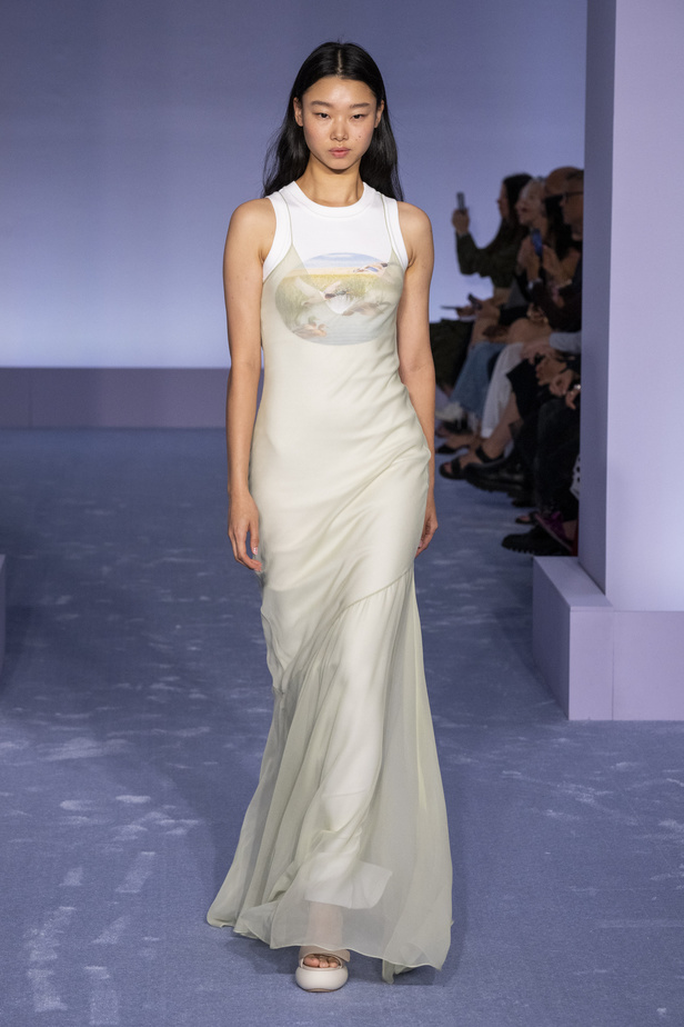 لمسات براقة في عرض Brandon Maxwell لربيع وصيف 2023