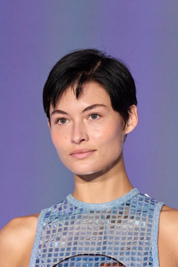 لمسات براقة في عرض Brandon Maxwell لربيع وصيف 2023