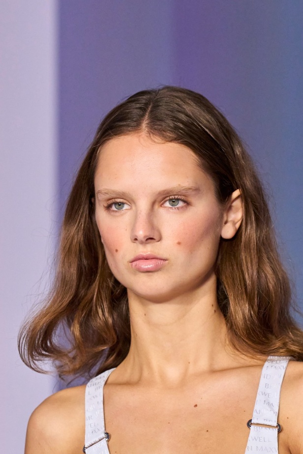 لمسات براقة في عرض Brandon Maxwell لربيع وصيف 2023