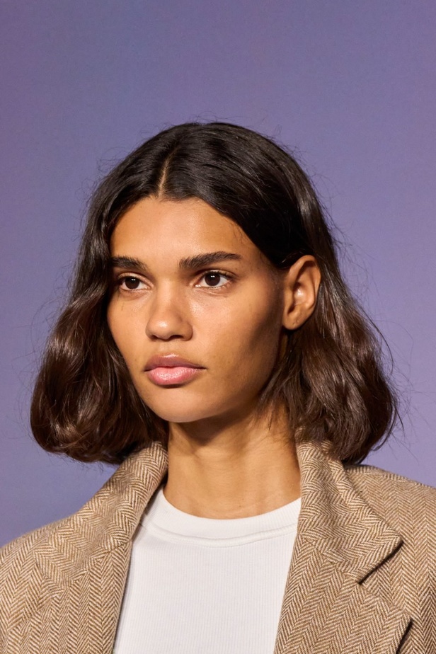 لمسات براقة في عرض Brandon Maxwell لربيع وصيف 2023