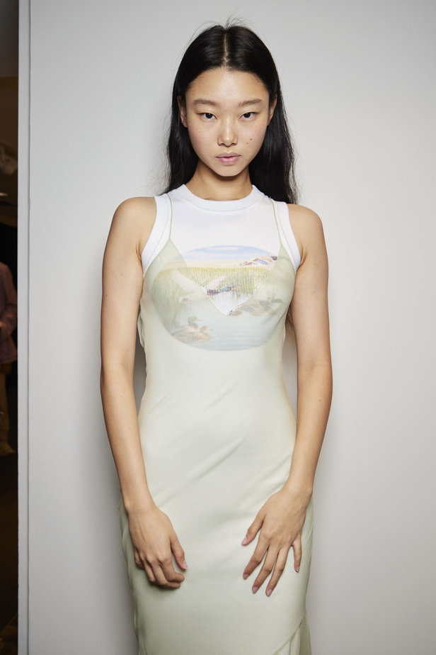 لمسات براقة في عرض Brandon Maxwell لربيع وصيف 2023