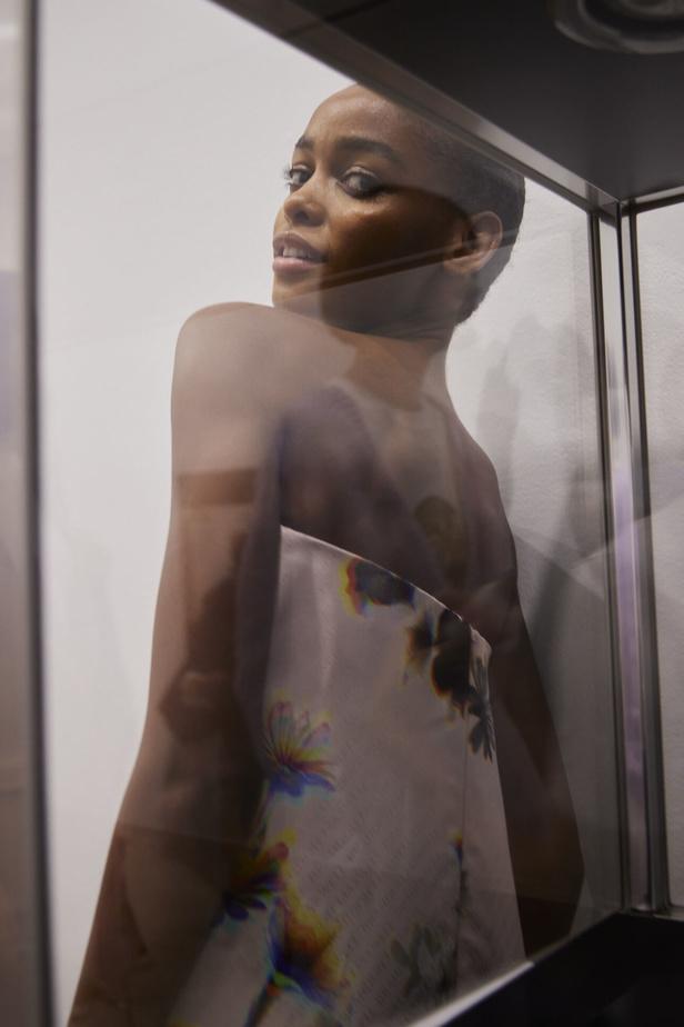 لمسات براقة في عرض Brandon Maxwell لربيع وصيف 2023