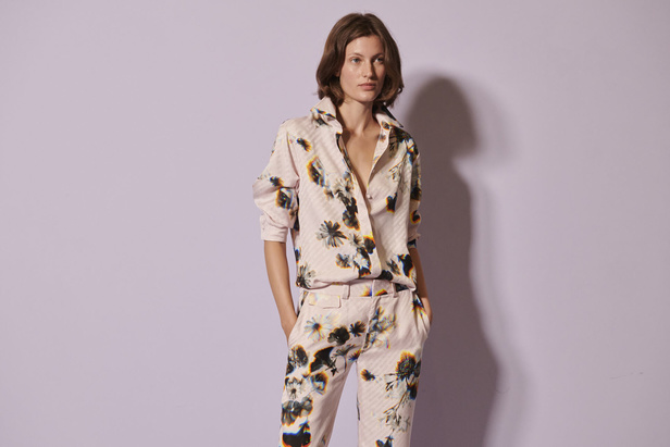 لمسات براقة في عرض Brandon Maxwell لربيع وصيف 2023