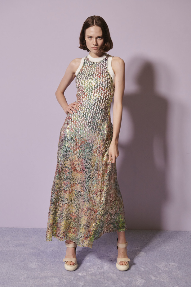 لمسات براقة في عرض Brandon Maxwell لربيع وصيف 2023