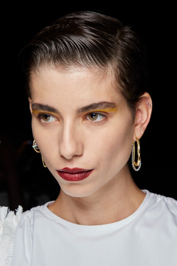 تحية للملكة ورسائل قوّة في عرض Bora Aksu ضمن أسبوع الموضة اللندني